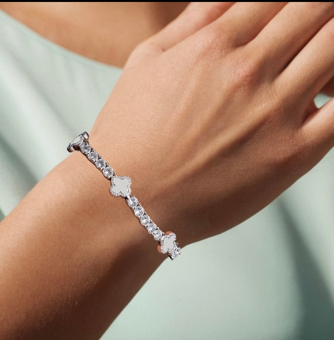 Clover Tennis Bracelet Koop er een, krijg er een gratis!