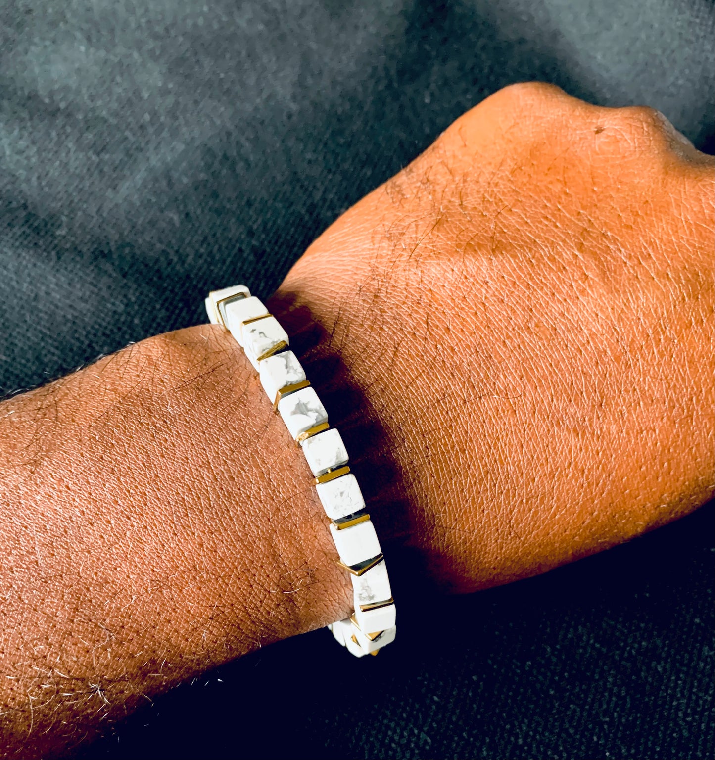 Howlite Cube Perlenarmband 6 mm