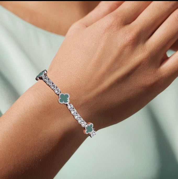 Clover Tennis Bracelet Koop er een, krijg er een gratis!