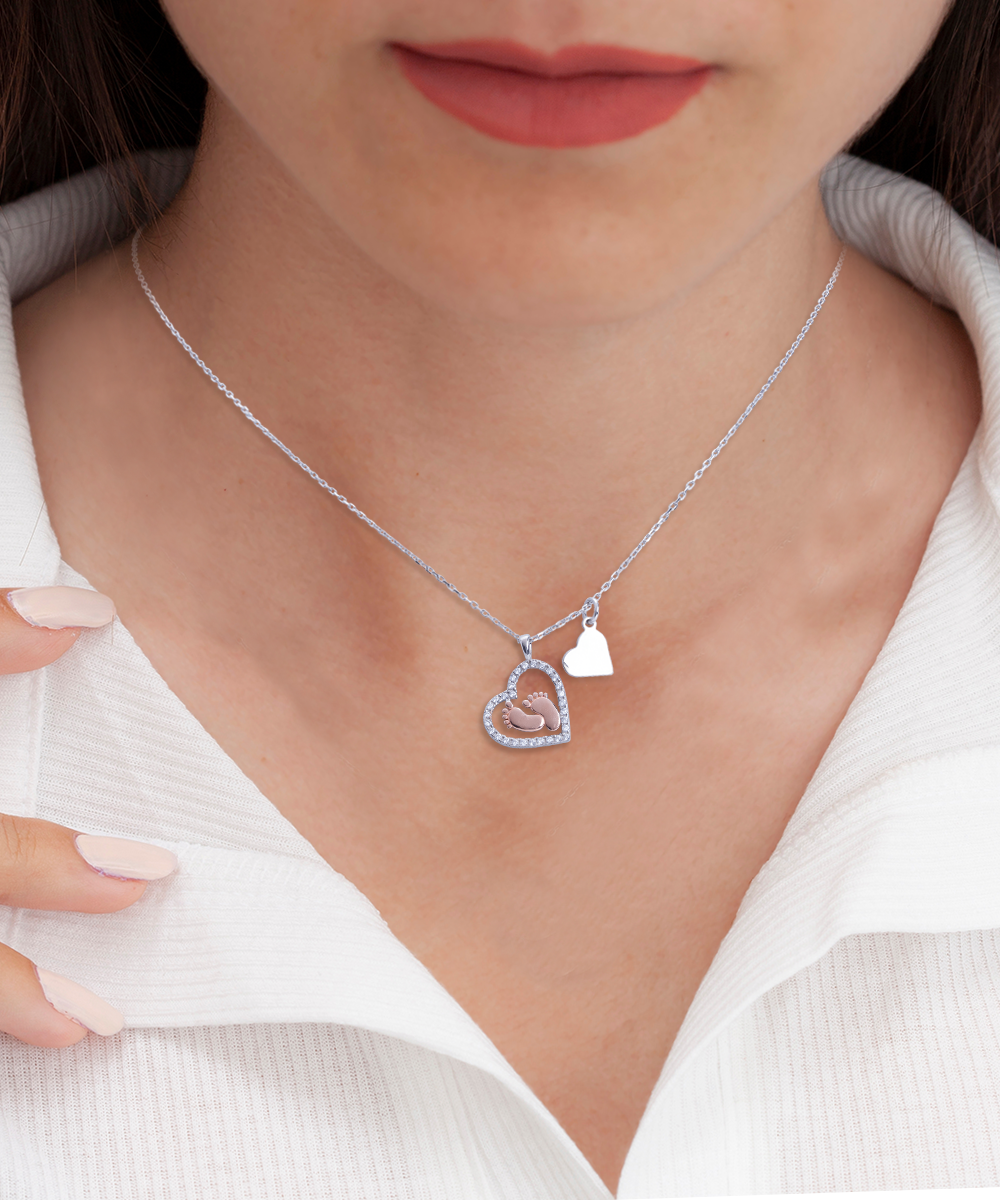 cadeau voor nieuwe moeder, op maat gemaakt voor eerste Mothers Day Message Card & Baby Feet Heart Necklace