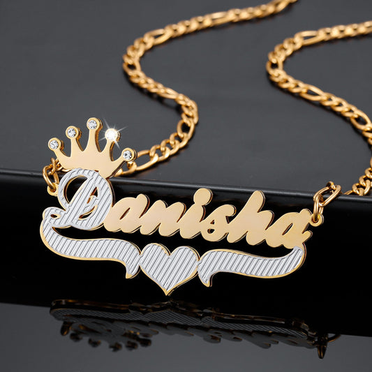 Collar con placa de doble nombre y corona