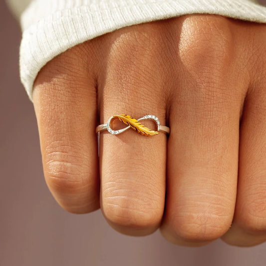 Elegante Infinity Leaf Ring