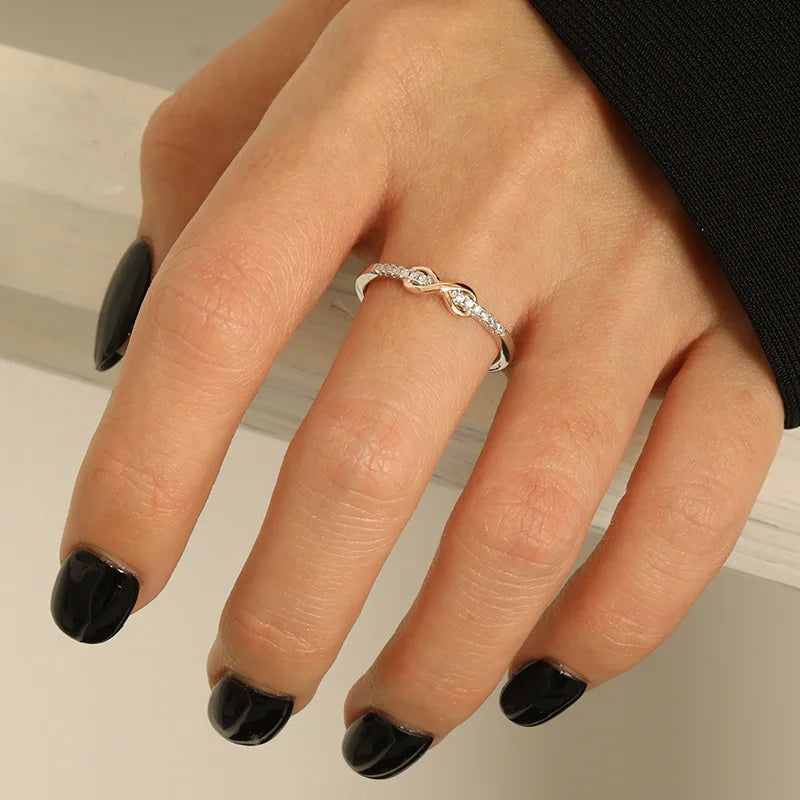 Anillo infinito de dos tonos de amor sin fin