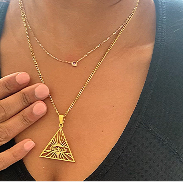 Collier de nom de pyramide personnalisé exclusif